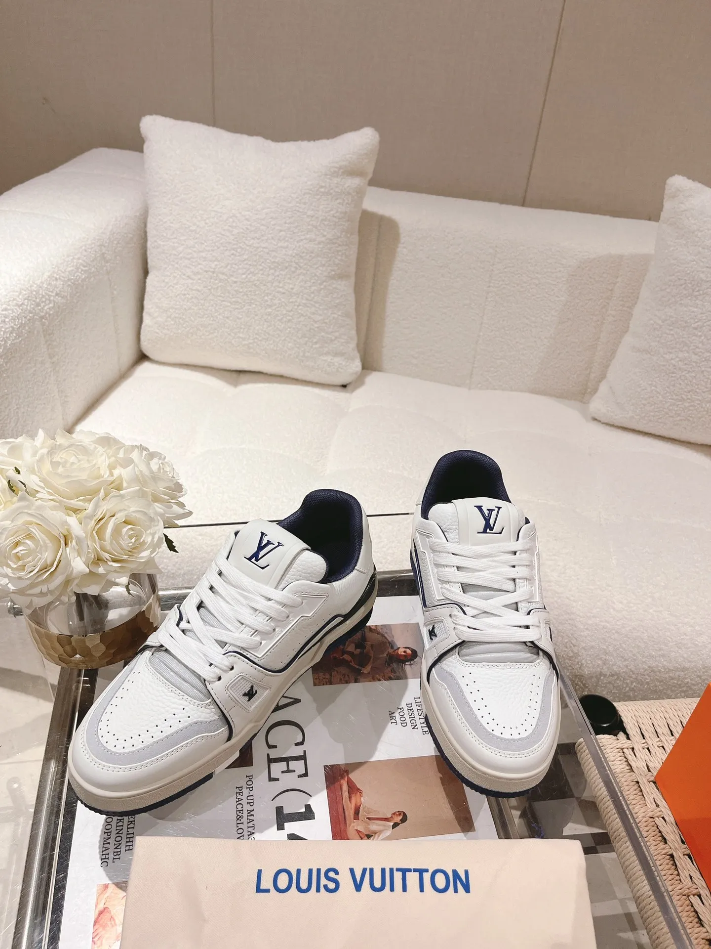 👟👟Ex-factory price 840👟👟 Women's shoes, women's clothing, top version of LV TRAINER basketball series sneakers, original 1:1 disassembly, official website limited edition retro basketball sneakers! Both the high-top and low-top models spent money to purchase 1:1 accurate reproductions of the originals, and all the details are flawless! The upper material is exclusively customized first-layer cowhide, the inside is breathable 3D mesh material, the sole is T👟👟 ex-factory price U, non-slip, anti-yellowing and high temperature resistant. Exclusively customized materials, women’s size 35-40, men’s size 39-45